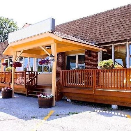 Lakeside Inn Cloyne Exterior foto