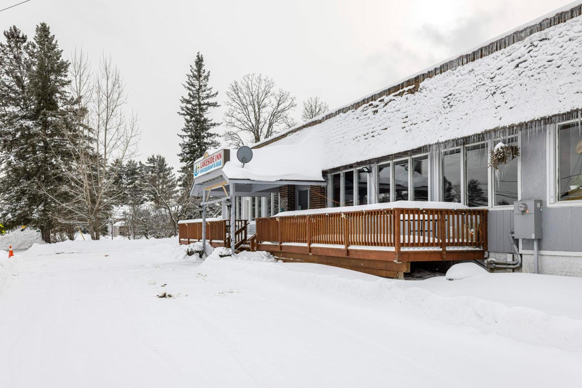 Lakeside Inn Cloyne Exterior foto