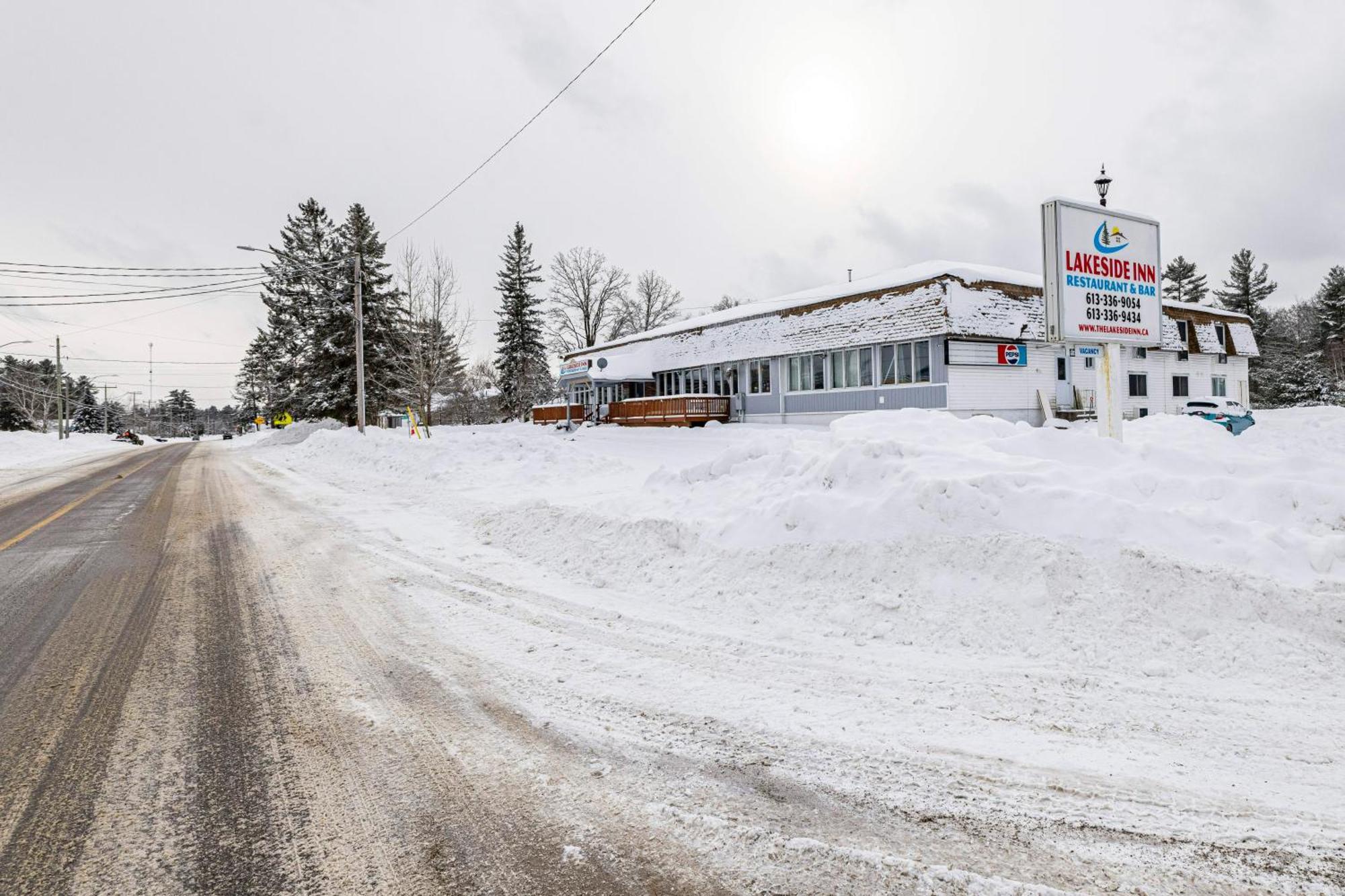 Lakeside Inn Cloyne Exterior foto