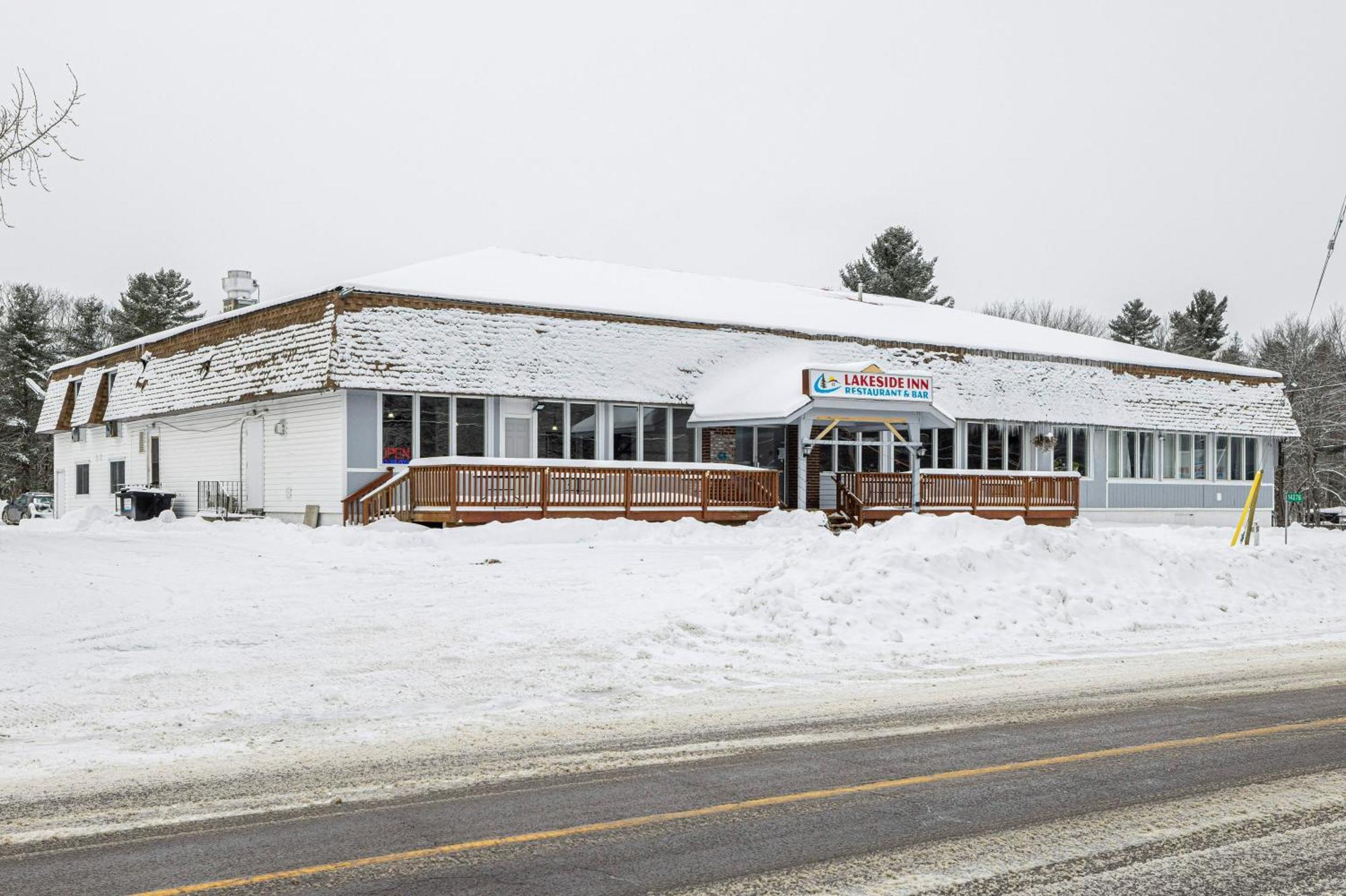Lakeside Inn Cloyne Exterior foto