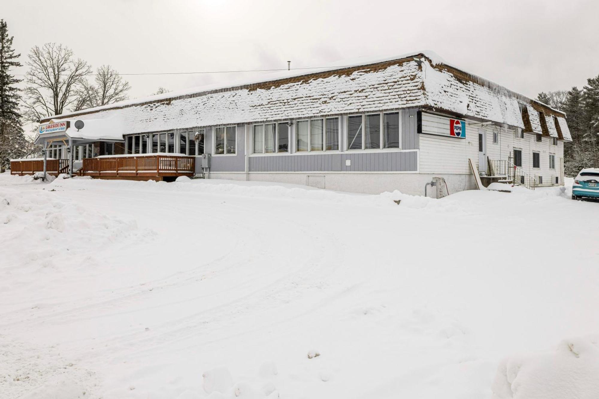 Lakeside Inn Cloyne Exterior foto
